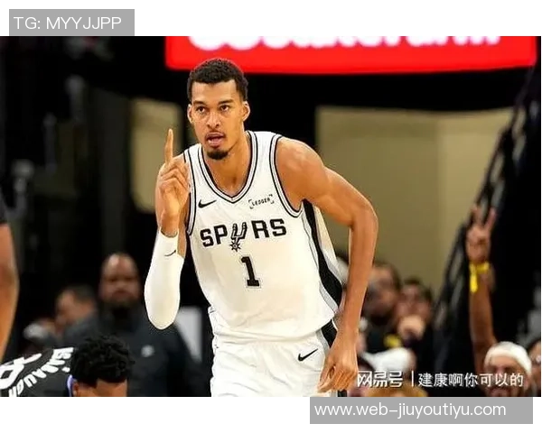 文班亚马高效砍下31分13板却因疑似受伤提前退赛但愿无碍