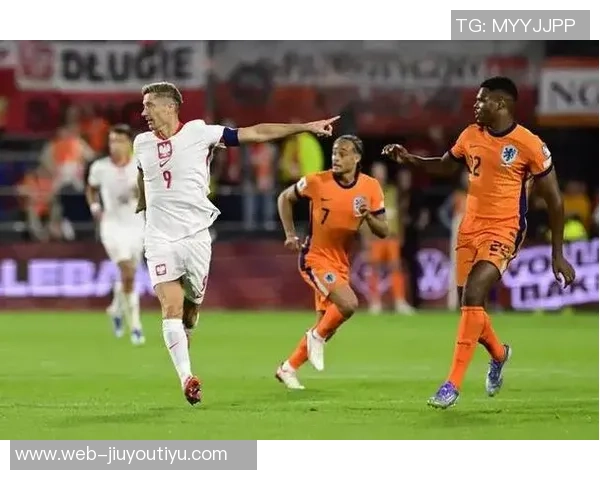 弗里克巧妙应对前锋选择难题费兰与莱万谁能赢得首发机会