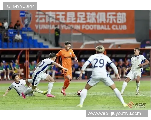 杨瑞琪在比赛最后时刻进球挽回颜面梅州仍以1-4落后于玉昆