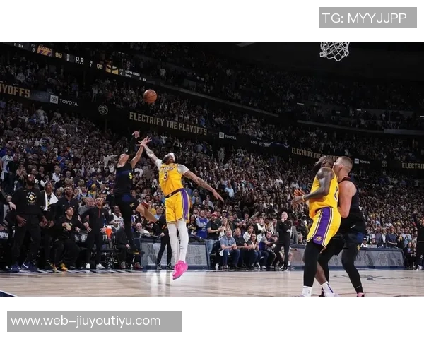 阿德尔曼赞穆雷状态出色并对其休赛期组织训练表示欣慰